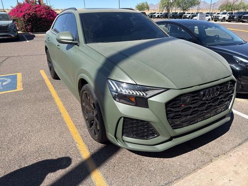 Mythos Black Metallic 2023 Audi RS Q8 4.0T