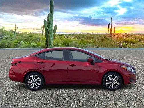 Scarlet 2025 Nissan Versa 1.6 SV