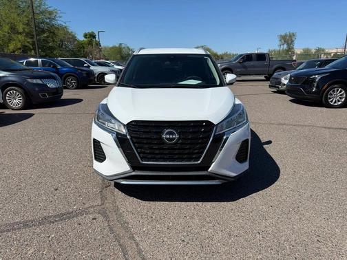 2022 Nissan Kicks SV