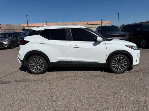 2022 Nissan Kicks SV