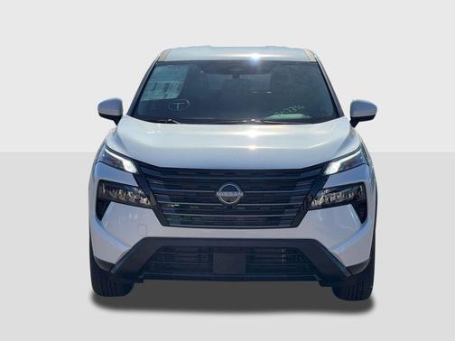 Everest White Pearl Tricoat 2026 Nissan Rogue SV