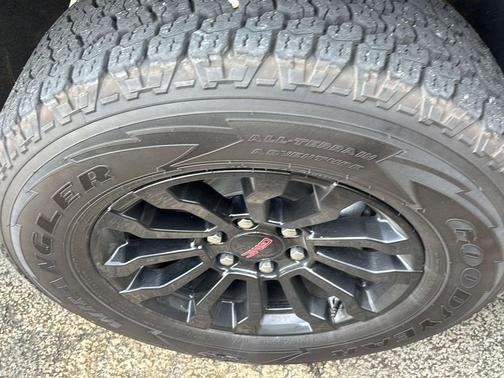 2023 GMC Sierra 1500 AT4X