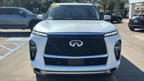 2025 INFINITI QX80 Luxe