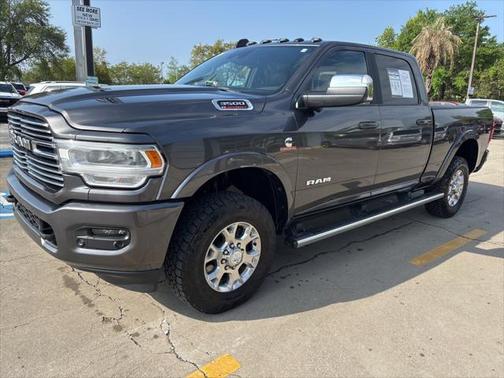 2020 RAM 3500 Laramie Crew Cab 4x4 6'4' Box