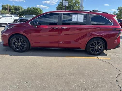 2022 Toyota Sienna XSE 7 Passenger