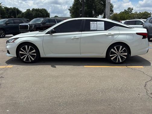 2022 Nissan Altima SR FWD