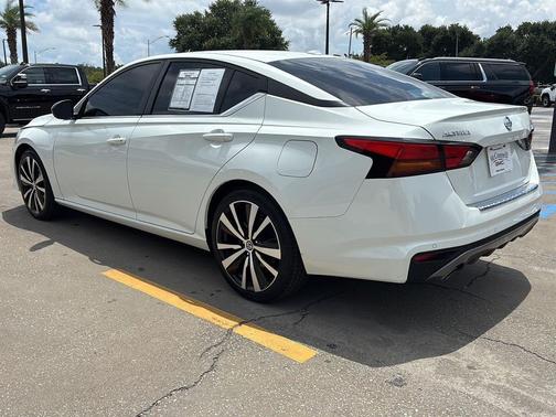 2022 Nissan Altima SR FWD