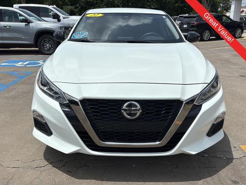2022 Nissan Altima SR FWD