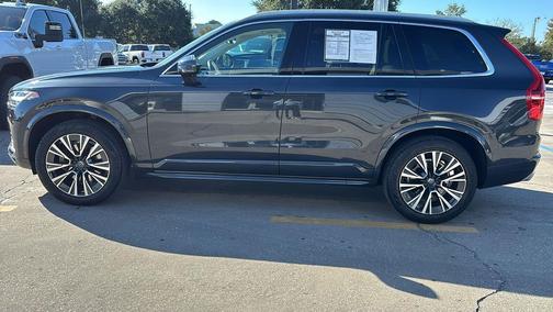 2021 Volvo XC90 T6 Momentum