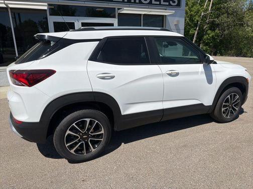 Summit White 2025 Chevrolet Trailblazer LT