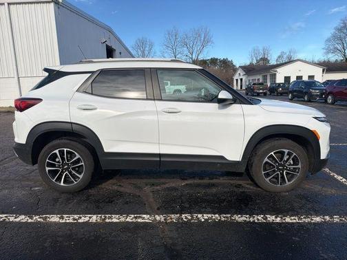 Summit White 2025 Chevrolet Trailblazer LT