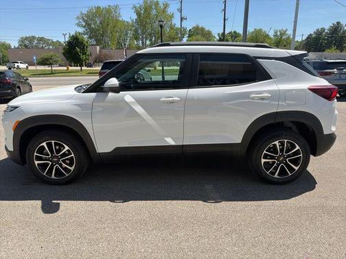 Summit White 2025 Chevrolet Trailblazer LT