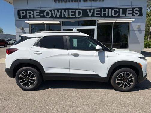 Summit White 2025 Chevrolet Trailblazer LT