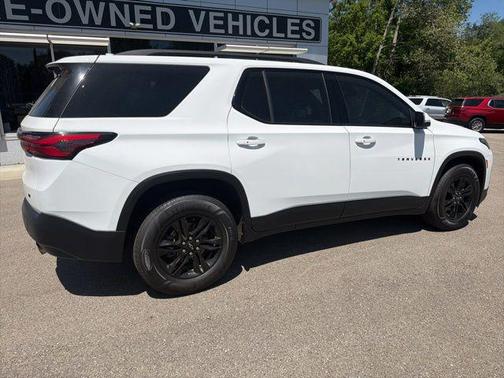White 2023 Chevrolet Traverse LT Leather