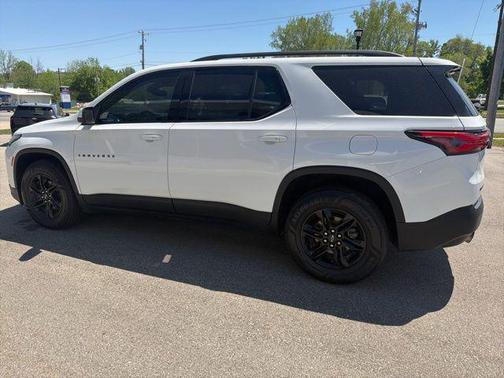 White 2023 Chevrolet Traverse LT Leather