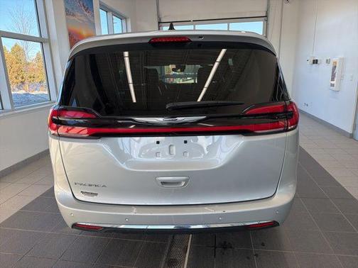 Silver Mist Clearcoat 2024 Chrysler Pacifica Touring L