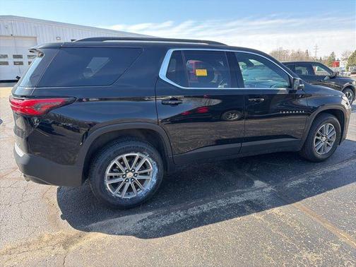 Mosaic Black Metallic 2023 Chevrolet Traverse LT Cloth