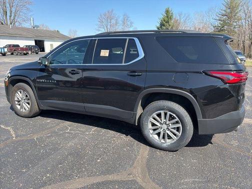 Mosaic Black Metallic 2023 Chevrolet Traverse LT Cloth
