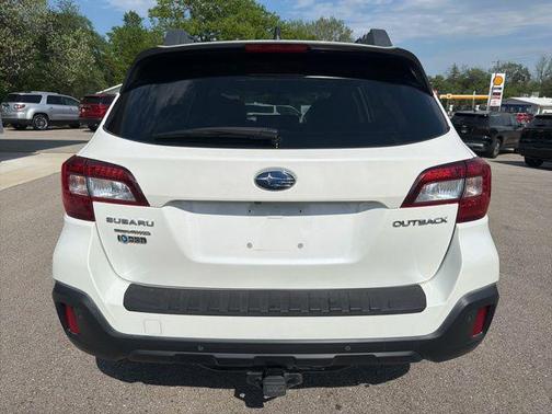 Crystal White Pearl 2018 Subaru Outback 2.5i Limited