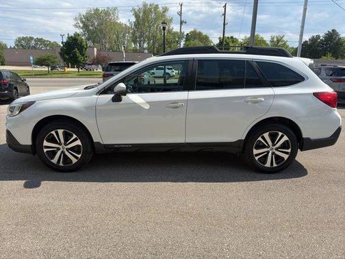 Crystal White Pearl 2018 Subaru Outback 2.5i Limited