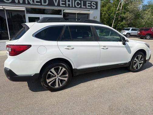 Crystal White Pearl 2018 Subaru Outback 2.5i Limited