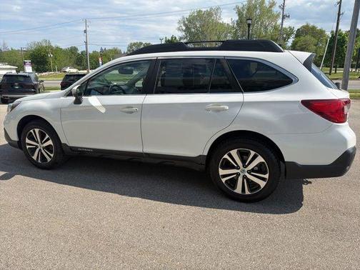 Crystal White Pearl 2018 Subaru Outback 2.5i Limited