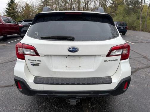 Crystal White Pearl 2018 Subaru Outback 2.5i Limited