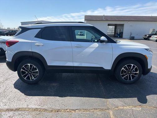 Summit White 2025 Chevrolet Trailblazer LT