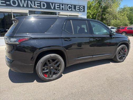 Mosaic Black Metallic 2021 Chevrolet Traverse Premier