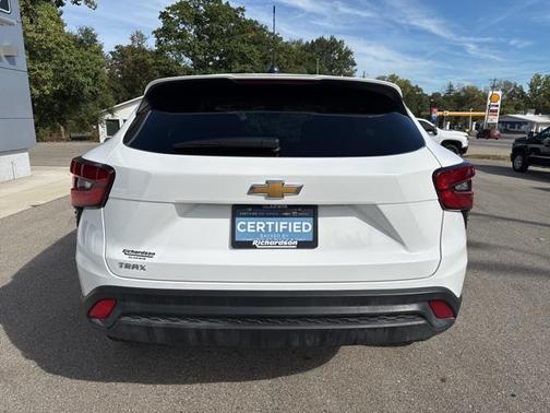 2024 Chevrolet Trax LS