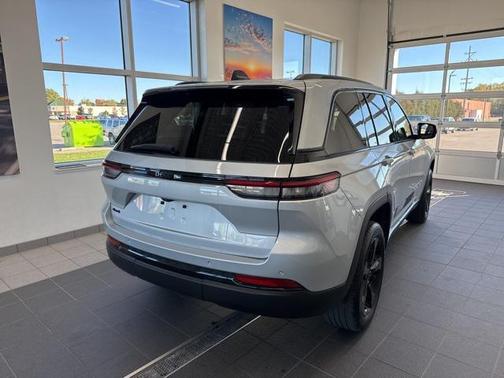 2022 Jeep Grand Cherokee Altitude