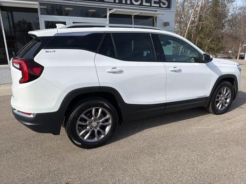 Summit White 2024 GMC Terrain SLT