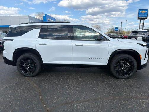 Polar White Tricoat 2026 Chevrolet Traverse RS