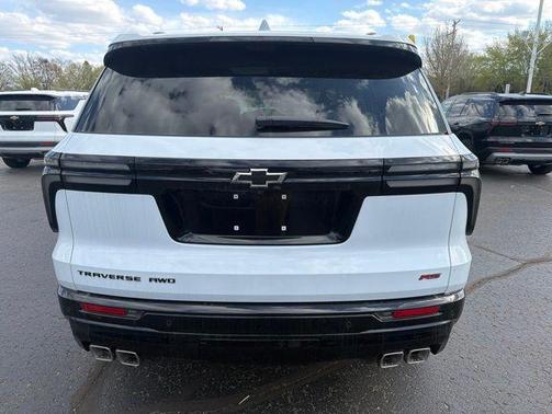 Polar White Tricoat 2026 Chevrolet Traverse RS