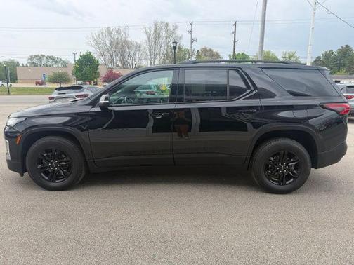 Mosaic Black Metallic 2023 Chevrolet Traverse LT Cloth