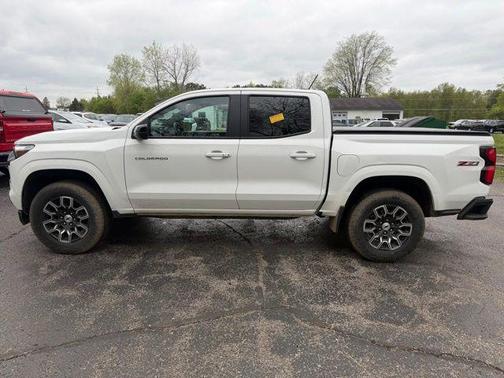 Summit White 2023 Chevrolet Colorado Z71