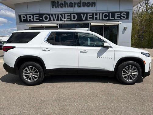 Summit White 2023 Chevrolet Traverse LT Cloth