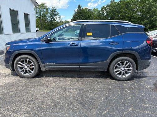 Marine Metallic 2023 GMC Terrain SLT