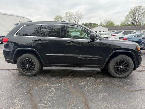 Diamond Black Crystal Pearlcoat 2019 Jeep Grand Cherokee Laredo
