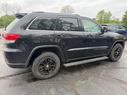 Diamond Black Crystal Pearlcoat 2019 Jeep Grand Cherokee Laredo