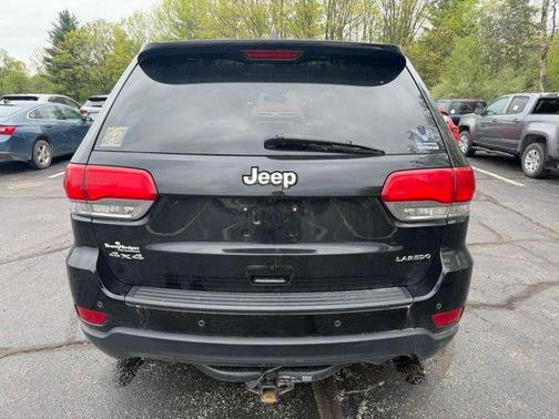Diamond Black Crystal Pearlcoat 2019 Jeep Grand Cherokee Laredo
