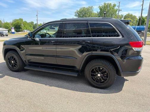 Diamond Black Crystal Pearlcoat 2019 Jeep Grand Cherokee Laredo