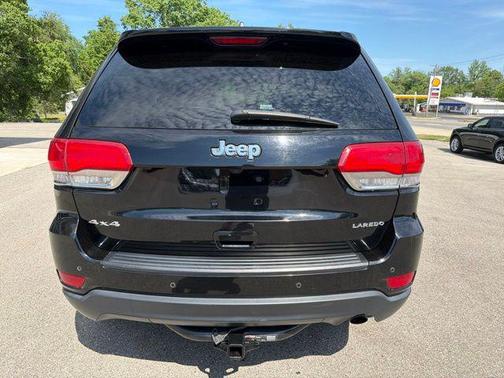 Diamond Black Crystal Pearlcoat 2019 Jeep Grand Cherokee Laredo