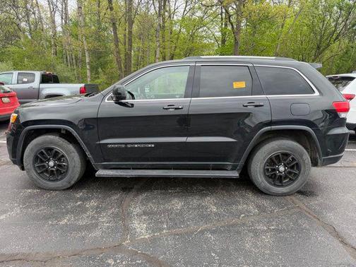 Diamond Black Crystal Pearlcoat 2019 Jeep Grand Cherokee Laredo