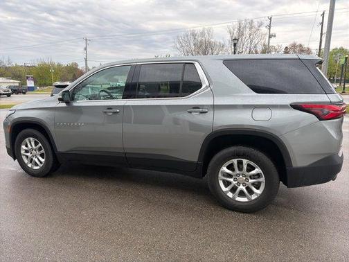 Sterling Gray Metallic 2023 Chevrolet Traverse LS