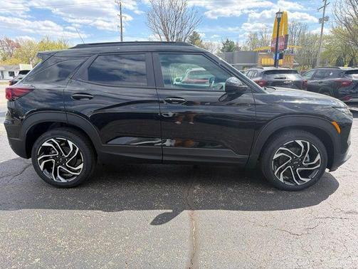 Black Metallic 2026 Chevrolet Trailblazer RS