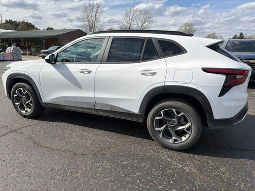 Summit White 2026 Chevrolet Trax LT