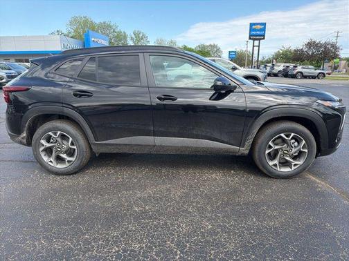 Mosaic Black Metallic 2026 Chevrolet Trax LT