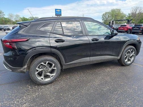 Mosaic Black Metallic 2026 Chevrolet Trax LT