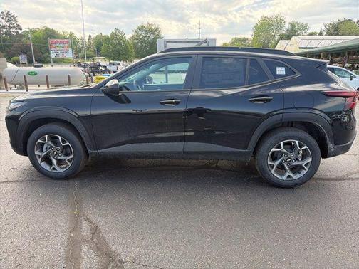 Mosaic Black Metallic 2026 Chevrolet Trax LT